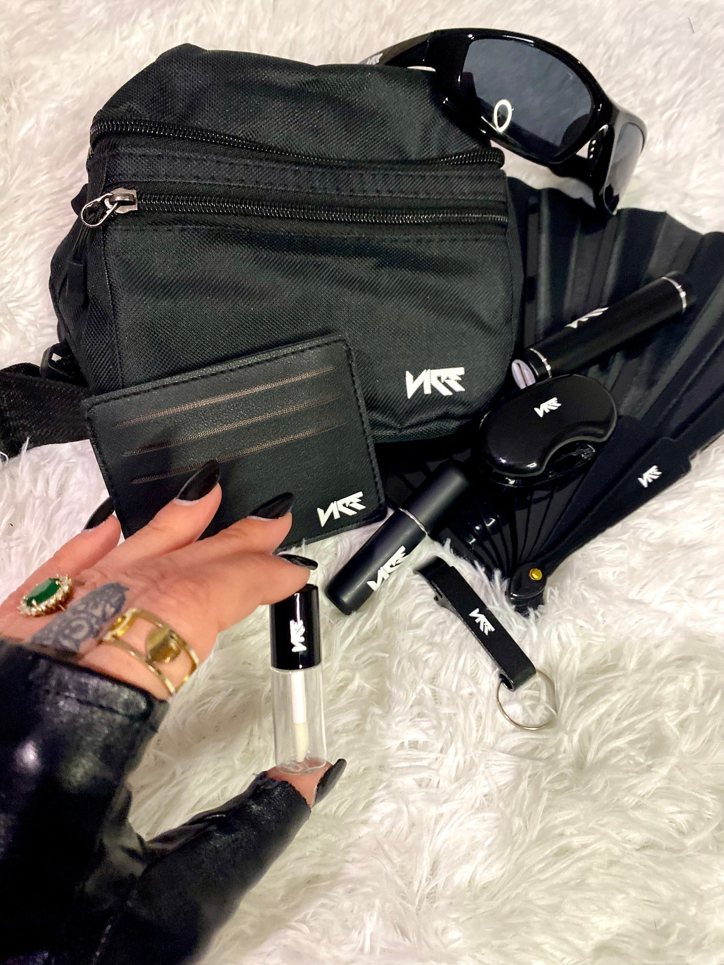 "RAVE ESSENTIAL KIT"(PRE-ORDER)
