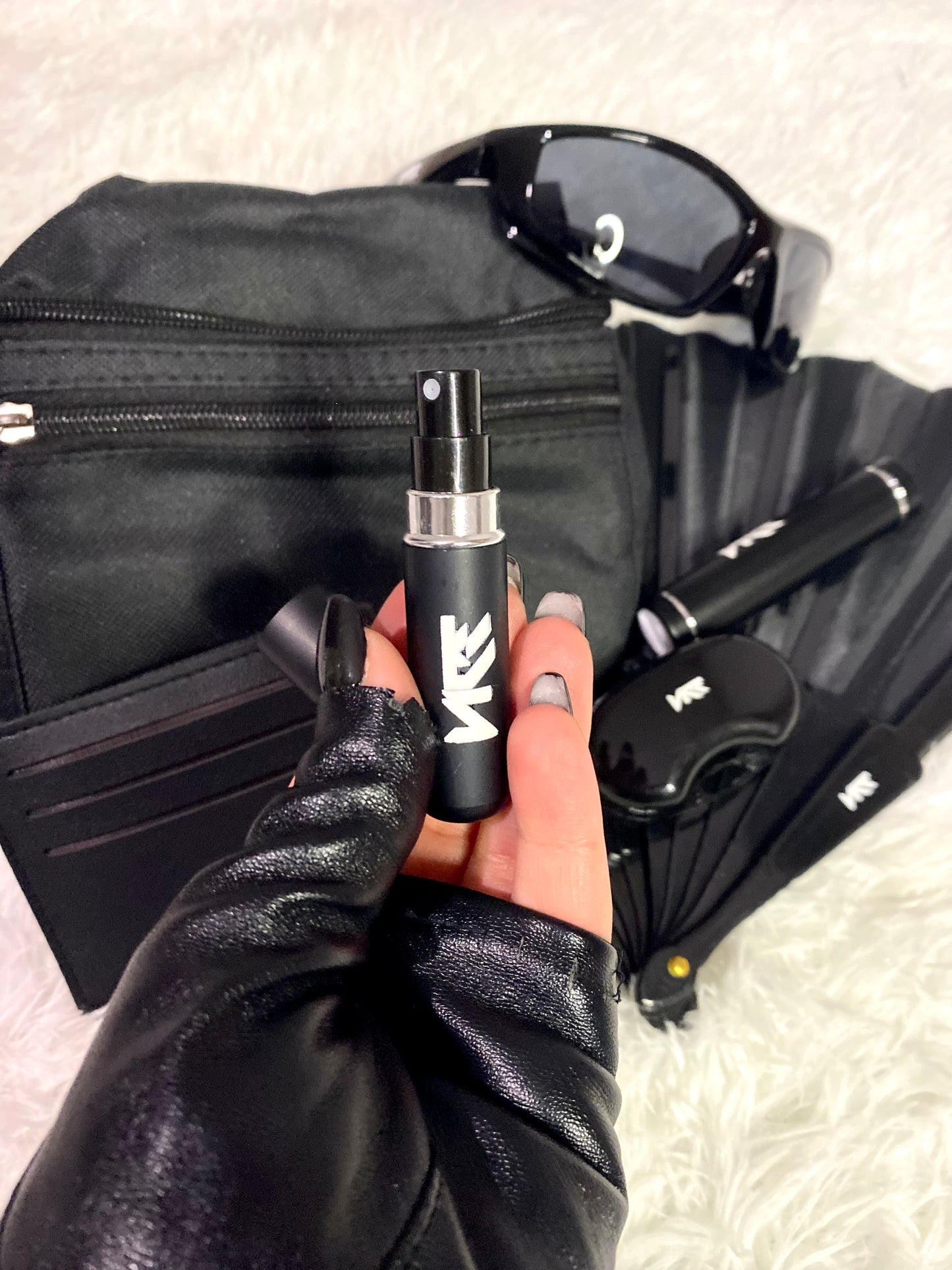"RAVE ESSENTIAL KIT"(PRE-ORDER)