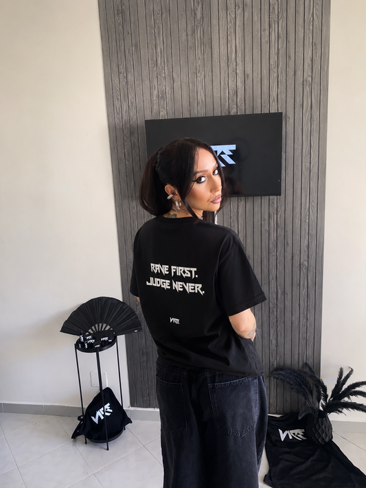 PRE-ORDINE T-shirt "RAVE FIRST,JUDGE NEVER"